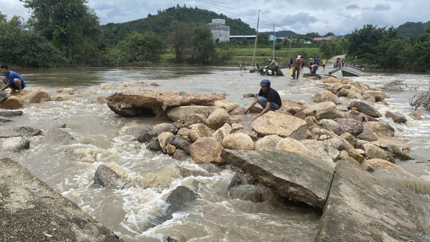 Gia Lai khẩn trương khắc phục ngầm tràn hư hỏng khiến 319 hộ dân bị cô lập